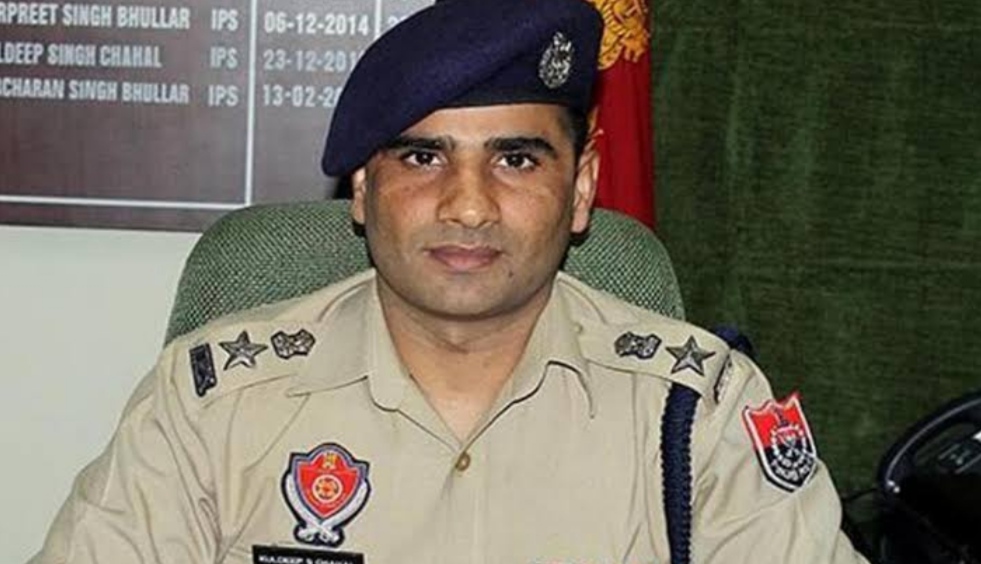 Police Commissioner Kuldeep Chahal and SSP Jalandhar gave a special message to Amritpal, Amritpal's vehicle was recovered with weapons.