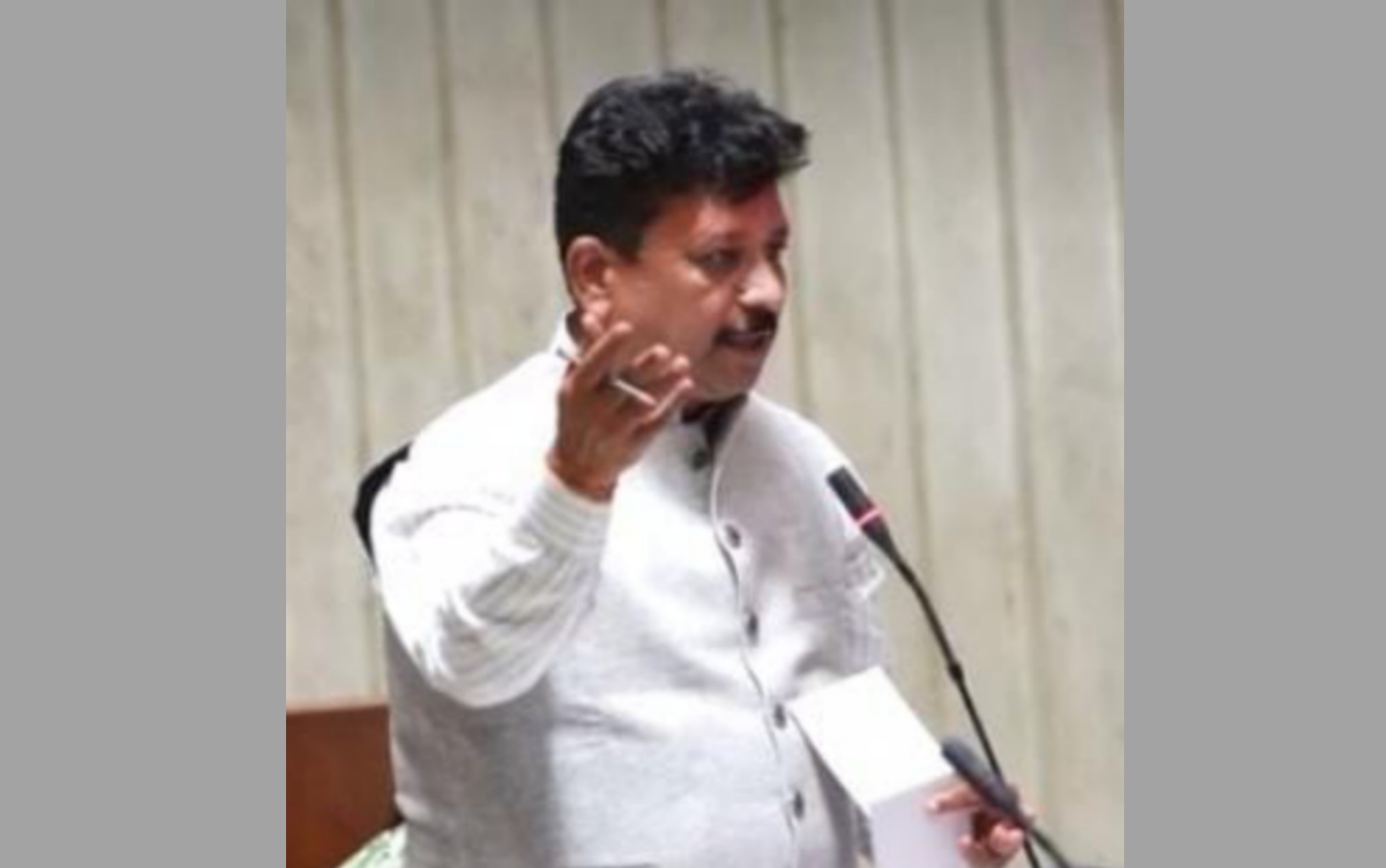 MLA Raman Arora lashed out at Congressmen in the Assembly