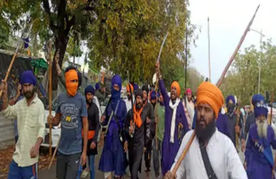 In protest against the arrest of Amritpal Singh, Nihangs took to the streets with swords in Mohali, Section 144 was imposed in many districts of Punjab.