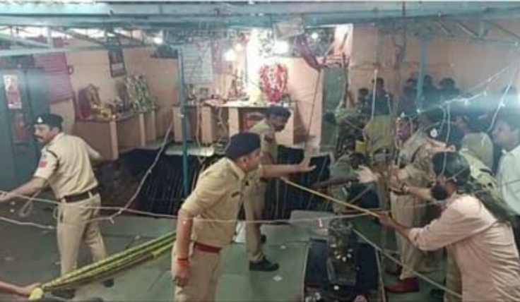 Big accident in Indore on Ram Navami, 25 people fell 40 feet due to the collapse of the stepwell roof in the temple