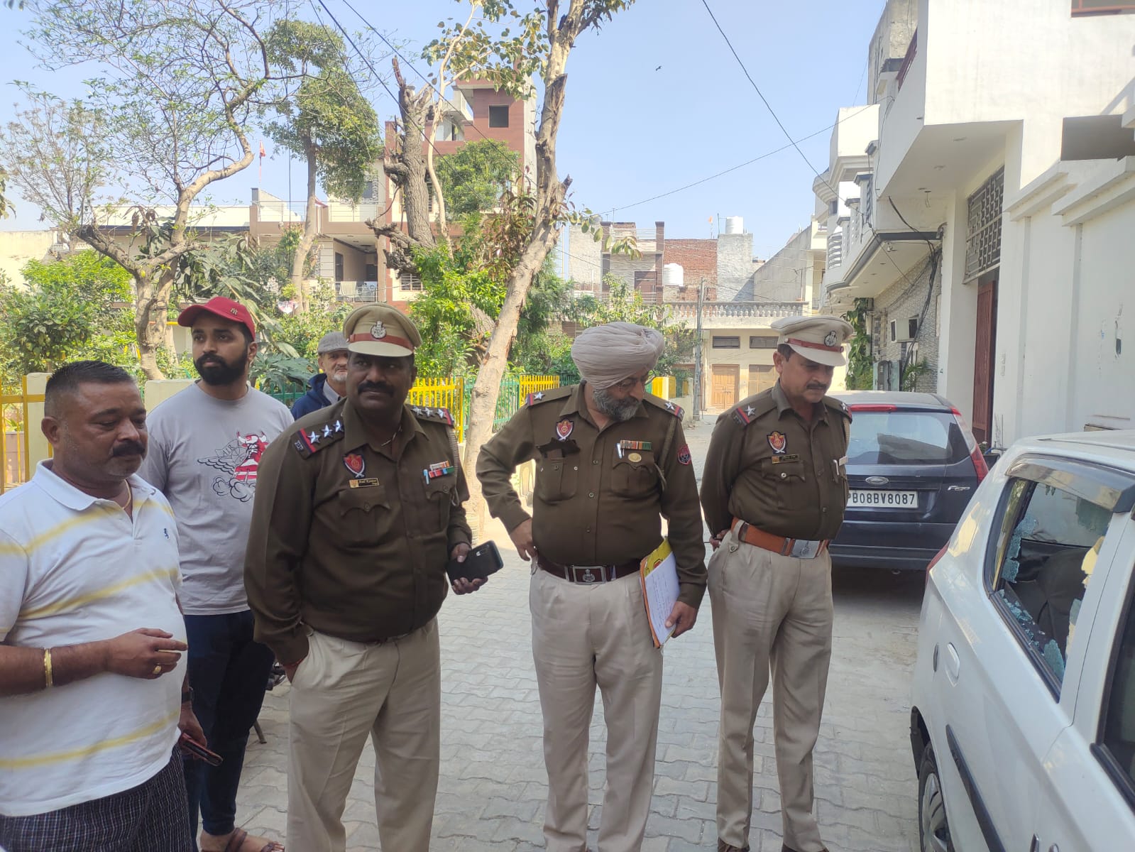 Jalandhar: Miscreants broke the windshield of senior journalist Yogesh Suri's car