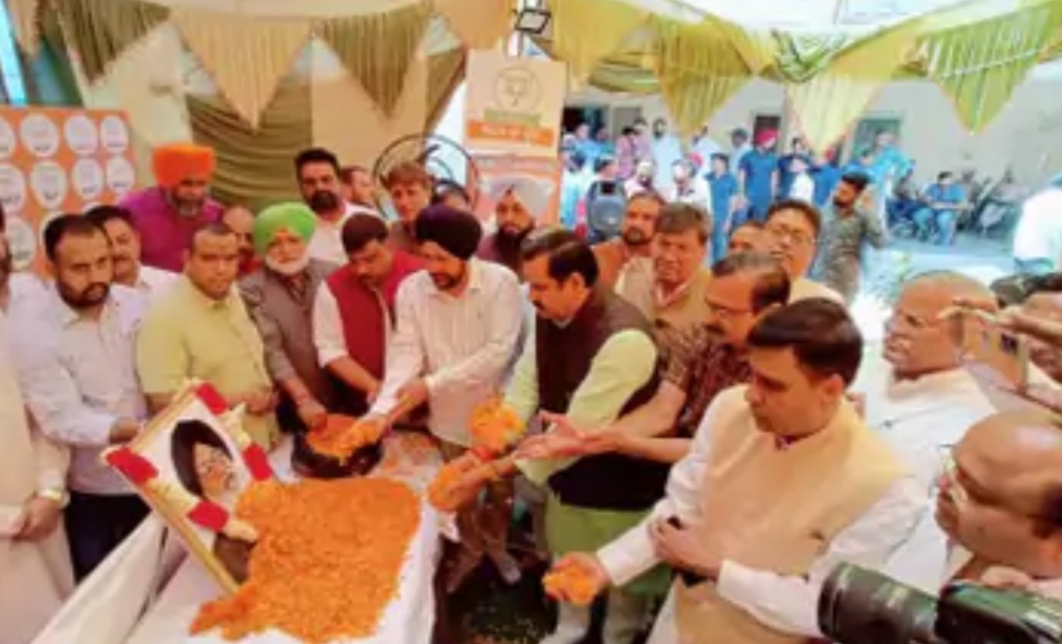 Condolence meeting organized at BJP office Jalandhar on the demise of former Chief Minister Parkash Singh Badal