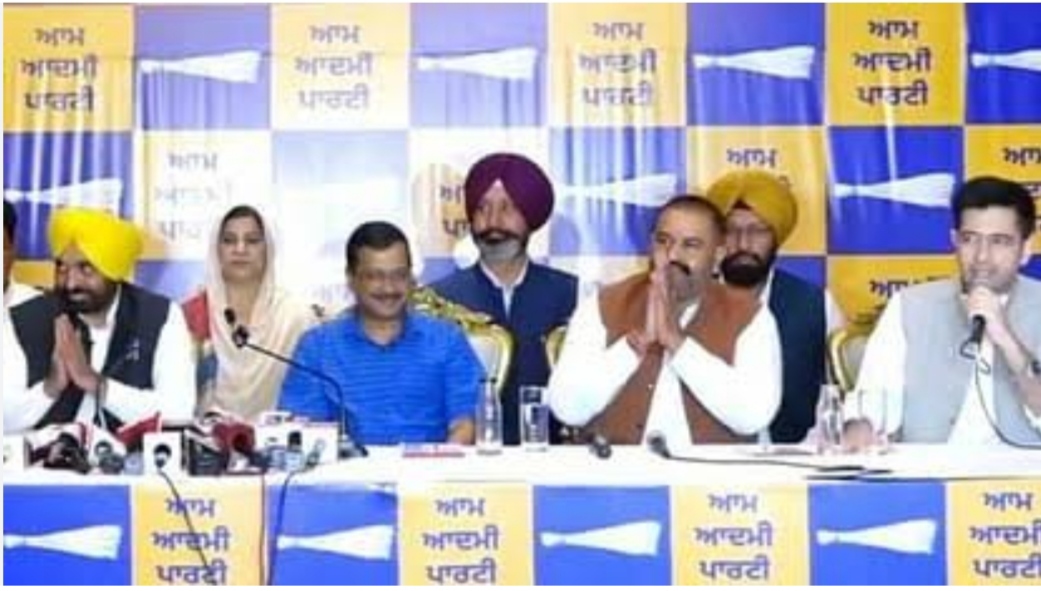 MLA Sushil Rinku joins AAP party, Kejriwal and CM Mann get him included