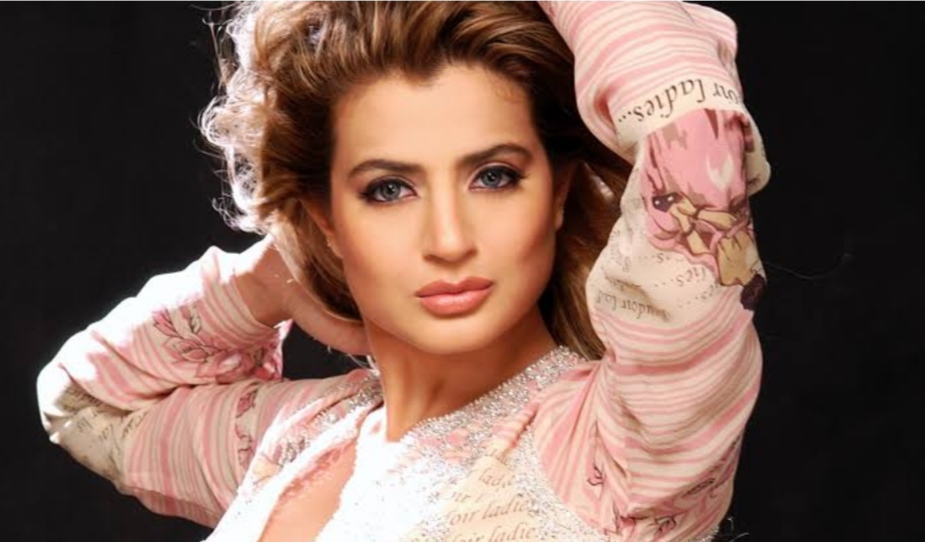 Film actress Ameesha Patel accused of cheating