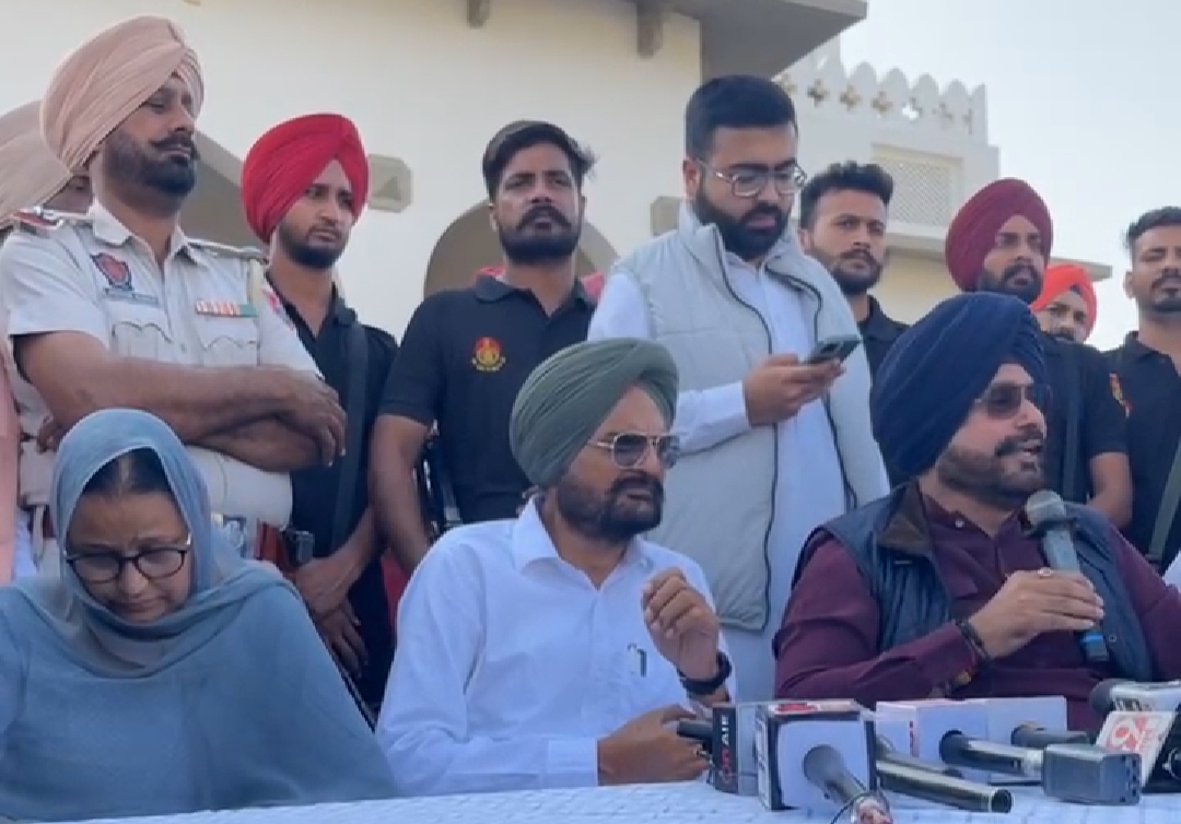 Navjot Sidhu met Musewala's family