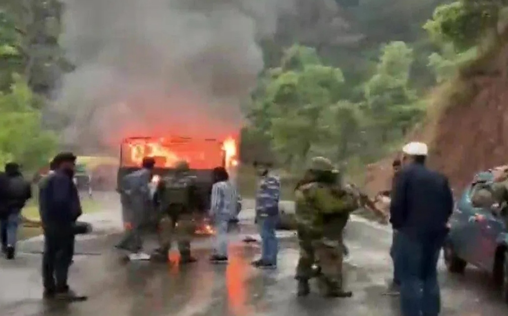 Big news: Army truck caught fire in Jammu and Kashmir's Poonch