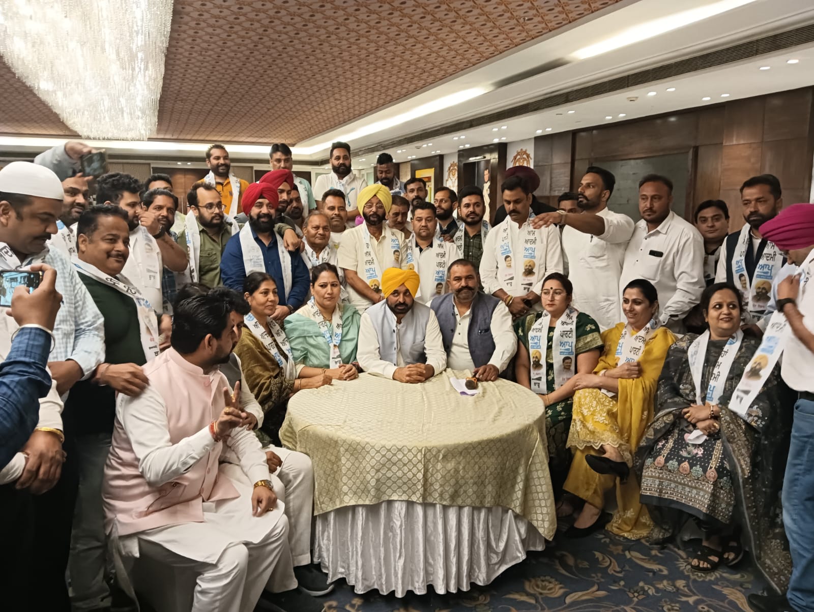 know which leaders joined the aap party