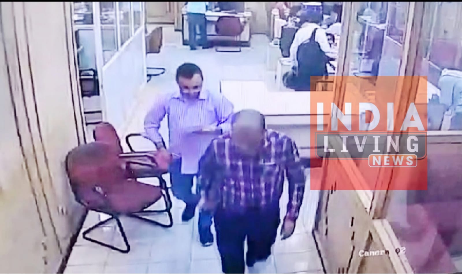 Rs 4 lakh looted in broad daylight in Jalandhar's Indian Bank