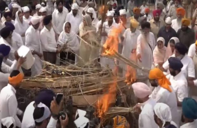 parkash-singh-badal-cremated-in-badal-village-of-muktsar-in-punjab