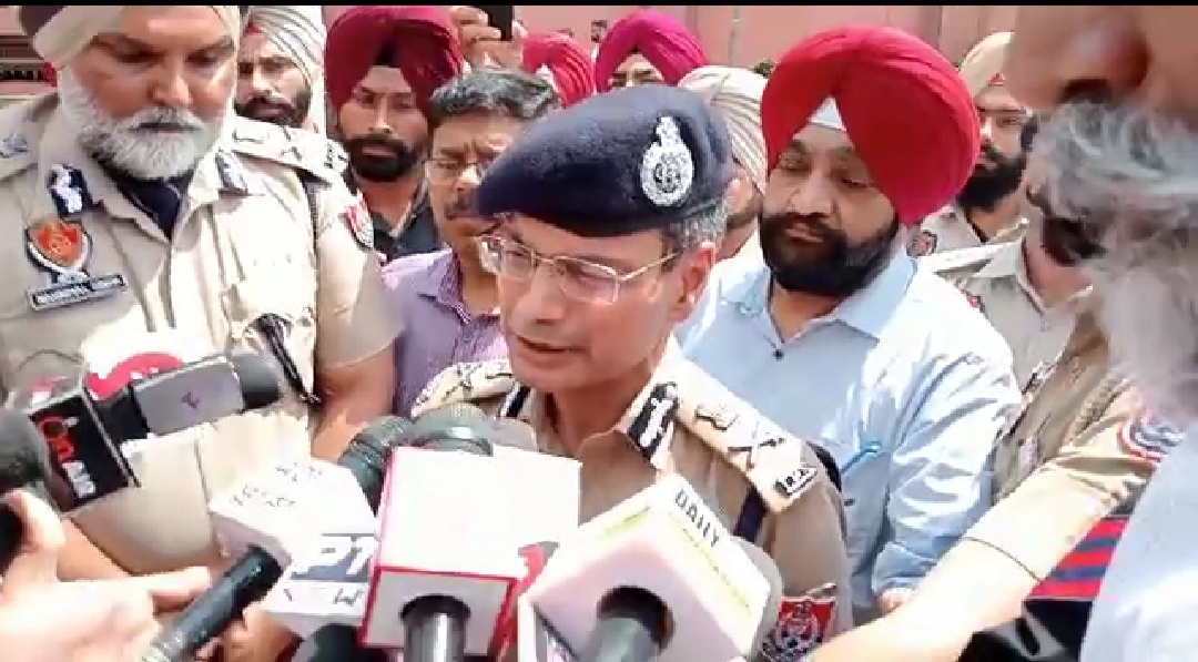 Second blast in 2 days on Heritage Street near Golden Temple in Amritsar, police said â€“ crude bomb