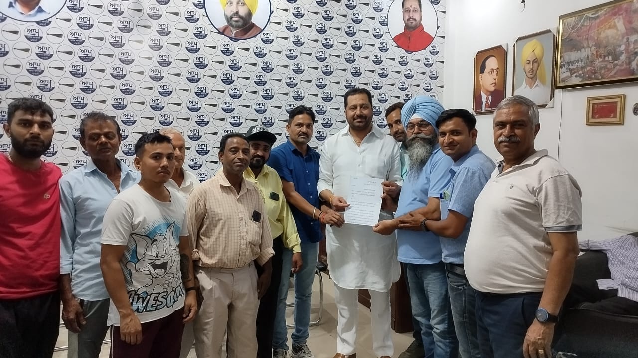 A demand letter submitted to Dinesh Dhal to solve the serious problem of drinking water in ward number 4