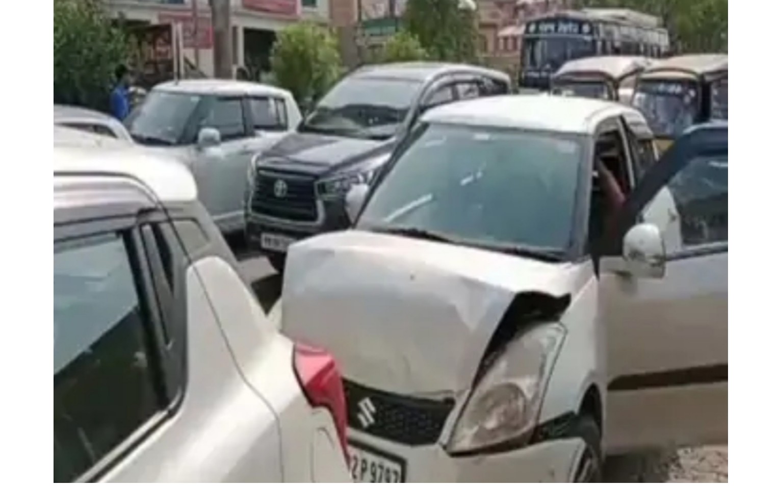 Brake failure of roadways bus in Jalandhar, vehicles collided behind each other, driver escaped from the spot