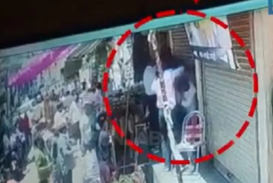 Violent clash in Jalandhar by-election, stone pelting broke worker's head