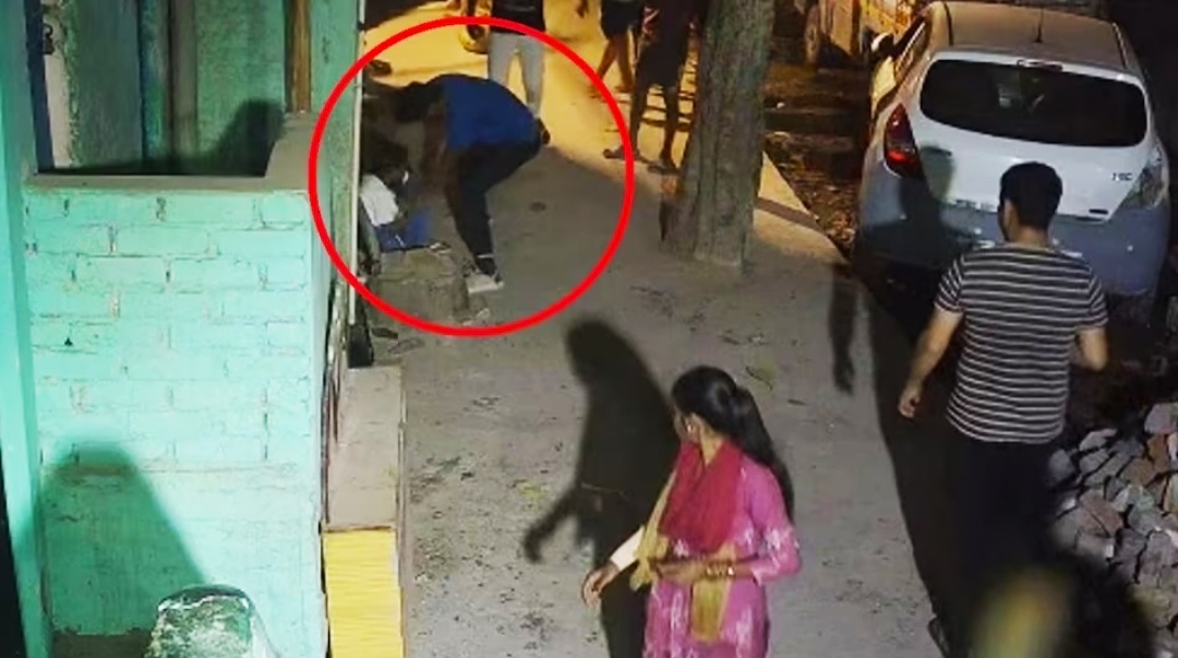 Big news: Horrific murder of a minor girl by stabbing her with a knife in Delhi