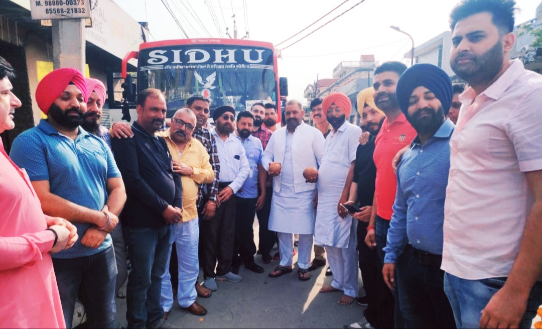 After Sushil Rinku became MP, Manjit Singh Titu's convoy of 11 buses left for the darshan of Mata Chintapurni.