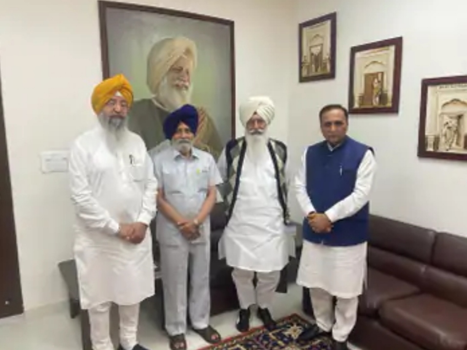 Vijay Rupani reached Dera Beas and took blessings from Baba Gurinder Singh Dhillon