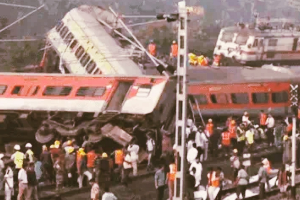 Big news: Three trains collided in Odisha, 261 dead so far, 900 injured