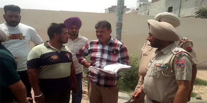 Big incident again in Punjab, 10 lakh looted from an employee by putting chilli in his eyes