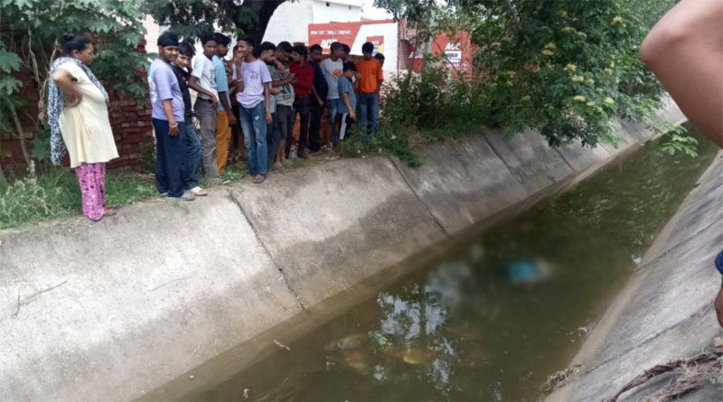 Sensation spread after finding a dead body floating in water on Basti Baba Khel Canal in Jalandhar