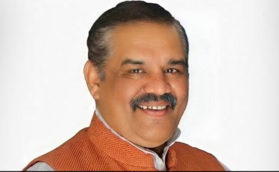 vijay sampla resigns from the post of sc commission