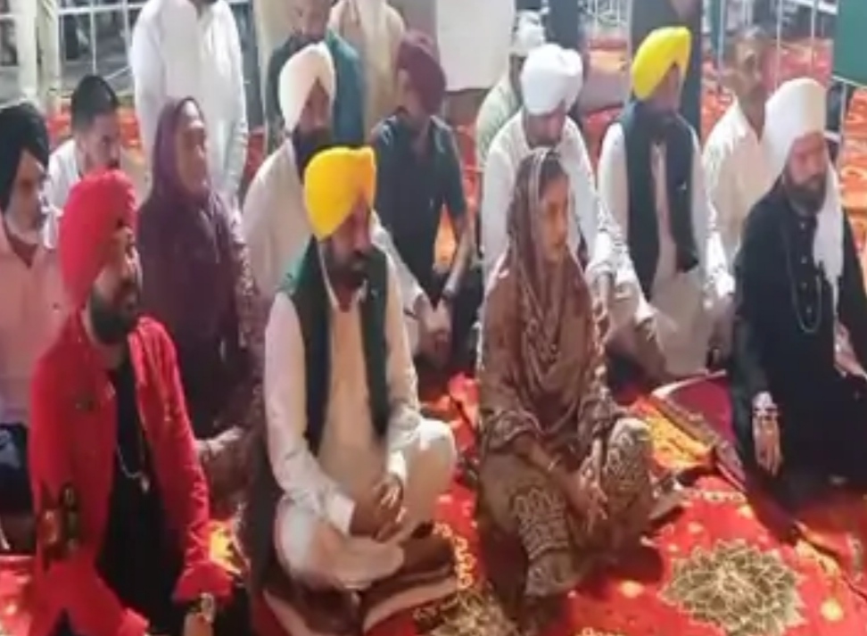Punjab CM Bhagwant Mann reached Bapu Lal Badshah darbar Nakodar with his wife