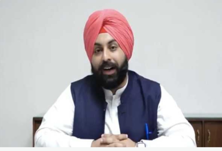 The Punjab government has released a grant of crores to government schools which are facing floods, which will be spent on repairs, cleaning and painting.