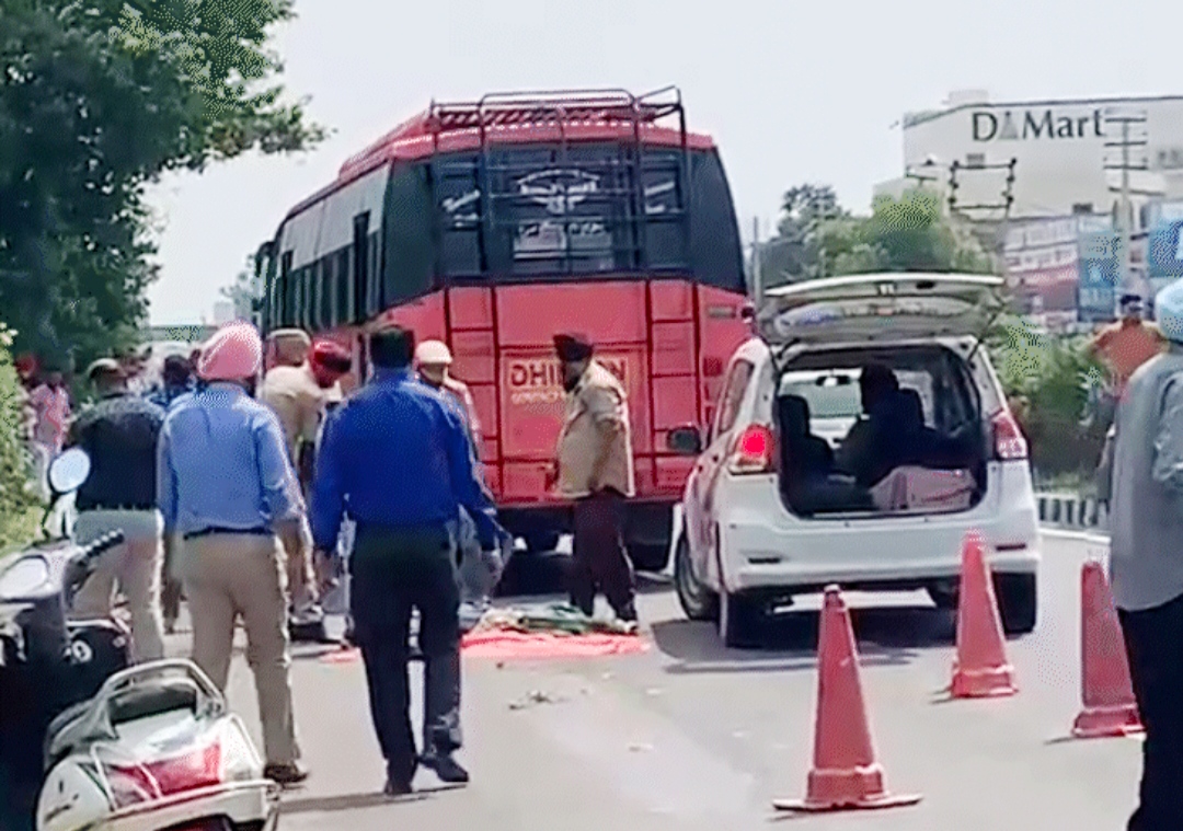 Tragic accident in Ludhiana, bus hit Activa, dragged person for 15 feet, body cut into pieces