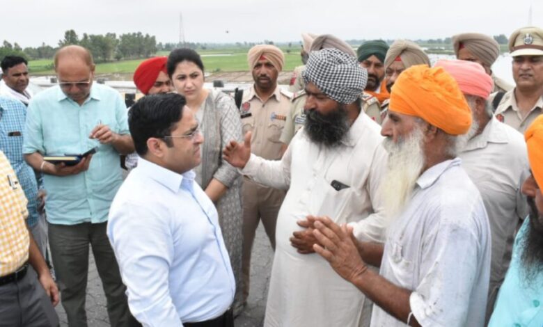 Flood threat in 50 villages of Jalandhar, DC ordered to vacate the villages, DC special Sarangal himself landed in the field