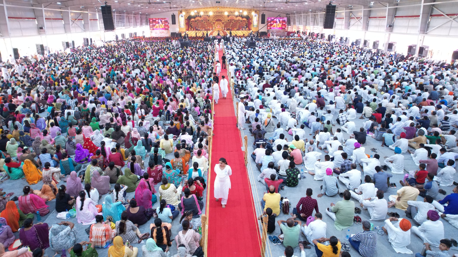 Huge and grand celebration of "Dev Durlabh Shri Guru Purnima Mahotsav" at Divya Jyoti Jagrati Sansthan, Nurmahal Ashram