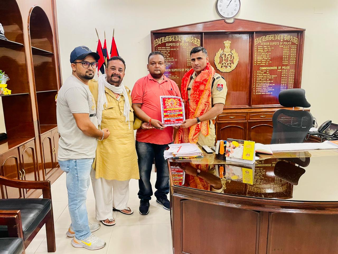 Invitation given to Police Commissioner and DCP for 13th Annual Vishal Langar on behalf of Jai Maa Chintpurni Naujawan Sabha