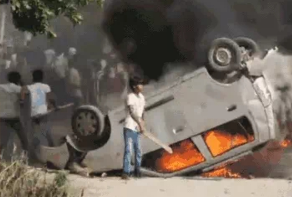 Stones pelted on Brajmandal Yatra being taken out by Hindu organizations in Haryana, 2 Home Guard jawans killed, Internet shut down