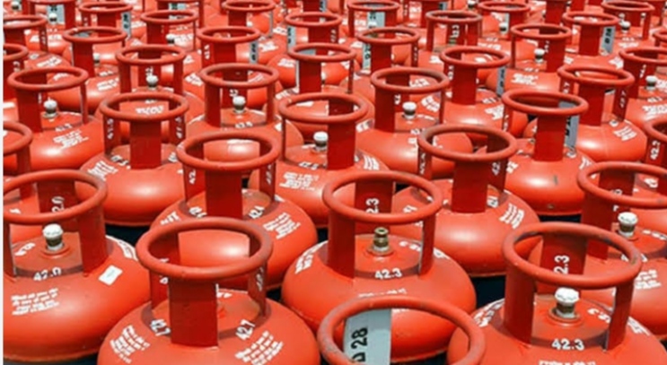 Central government's gift on Raksha Bandhan, domestic gas cylinder made â‚¹ 200 cheaper