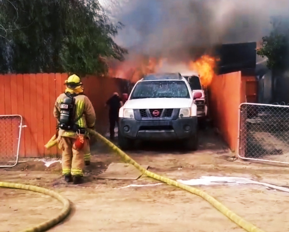 A man entered the burning house to save the dog and then what happened next, watch the video