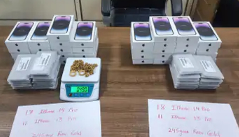 Customs department caught 57 iPhones at Amritsar airport, 2 youths in custody, 490 grams of gold was also found