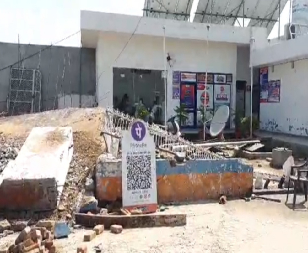 Petrol pump roof collapses in Jalandhar, two dead