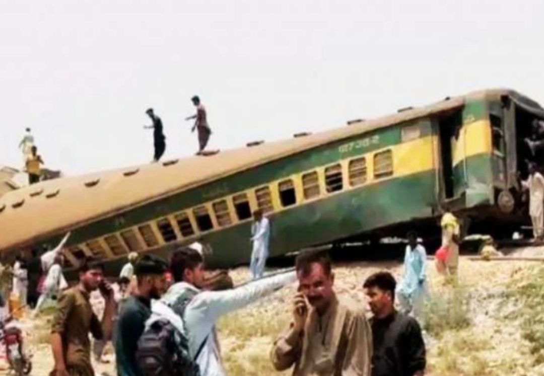 BIG NEWS: Big train accident in Pakistan, 30 people died so far, many injured