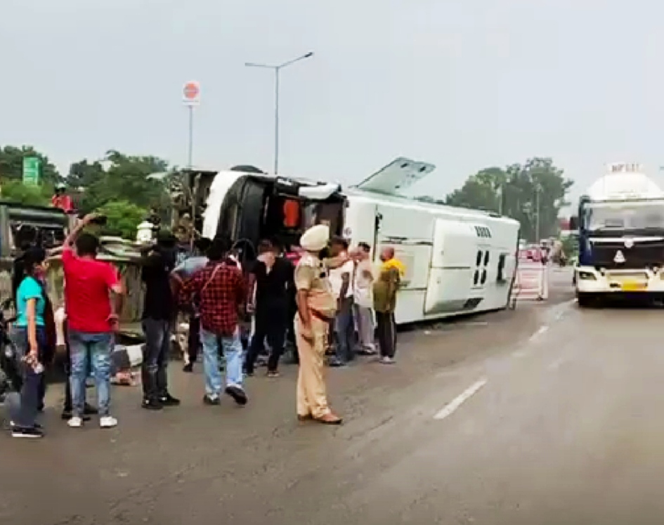 roadways volvo bus overturned near ramamandi flyover in jalandhar