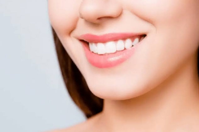 With these home remedies teeth will shine like milk