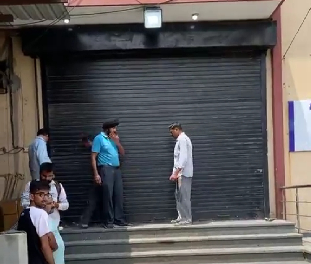 Lakhs of rupees were stolen by breaking locks in a hardware shop just a few steps away from police station number 1 in Jalandhar.