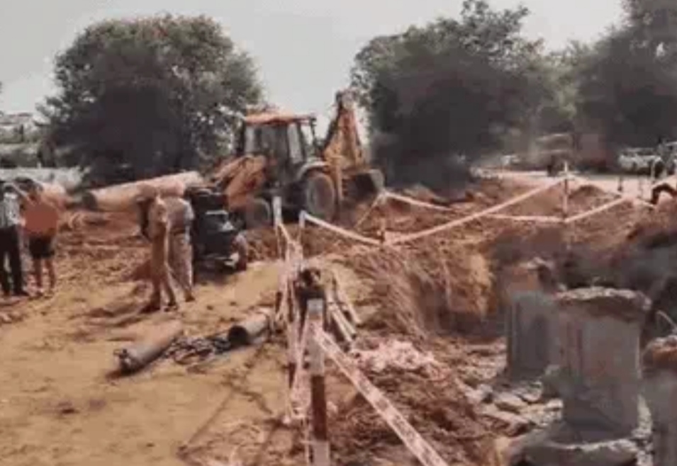 Person trapped in 80 feet deep borewell in Jalandhar on Saturday, rescue operation continues even after more than 24 hours have passed