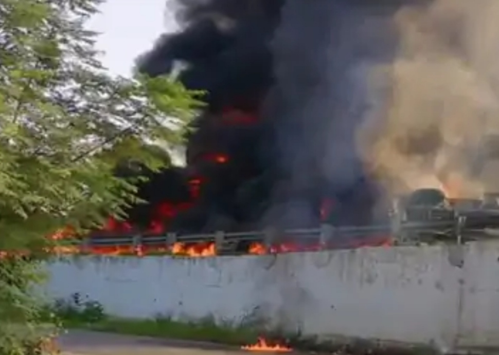 Major accident on Jalandhar-Delhi National Highway, three vehicles burnt to ashes