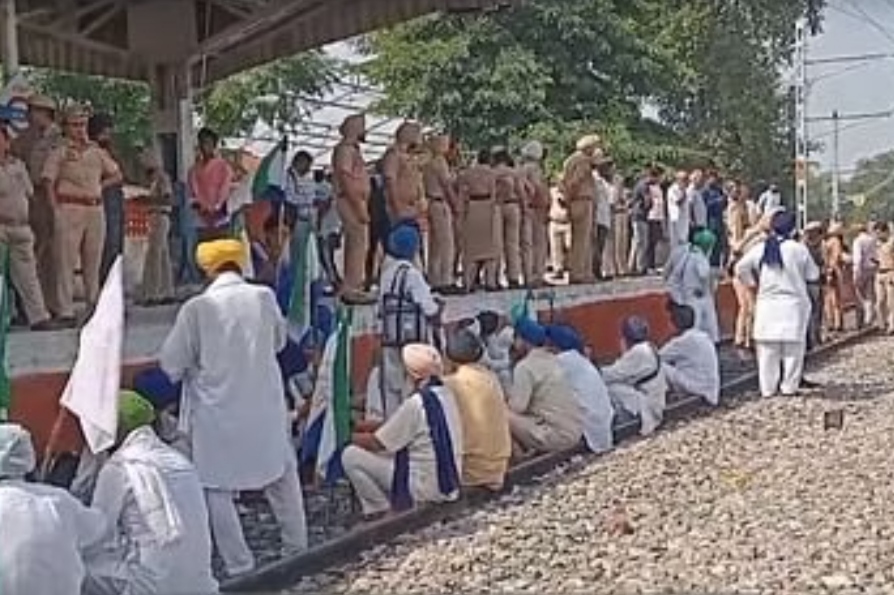 Rail Roko movement of farmer organizations in Punjab, about 25 trains affected due to jam in trains