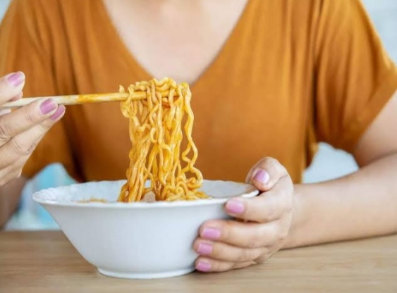 If you are fond of eating noodles then be careful, you may get this disease.