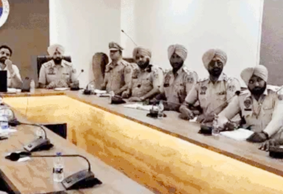 Traffic rule breakers are no longer in trouble in Jalandhar, e-challan machines given to police