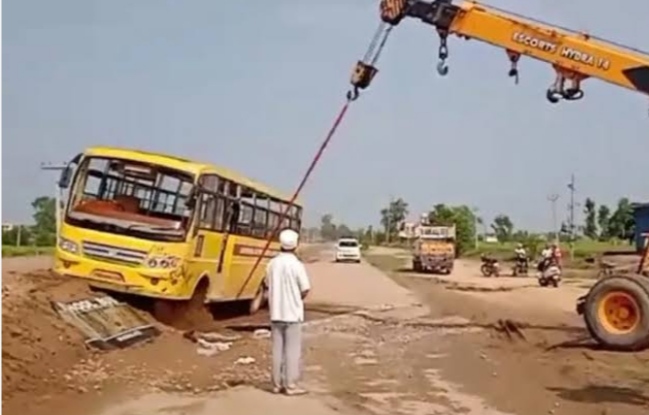 PUNJAB: School bus met with an accident, 50 children were on board