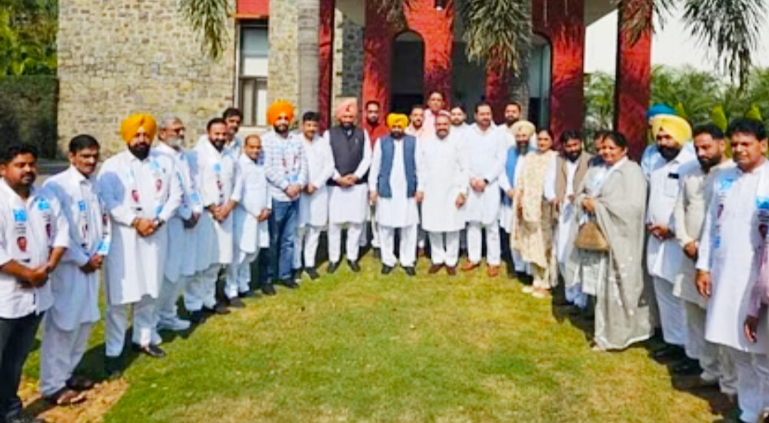 Big blow to Congress before corporation elections in Jalandhar, 9 ex councilors join Aam Aadmi Party
