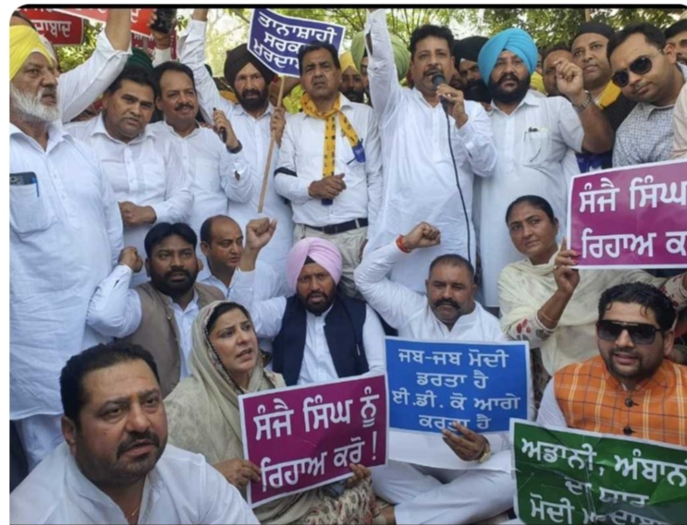 AAP leaders protest against Modi government against the arrest of Rajya Sabha MP Sanjay Singh