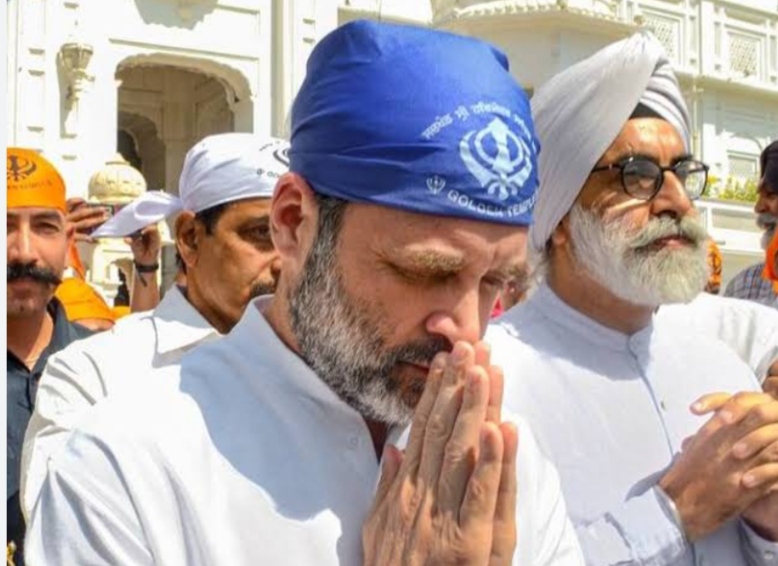 Congress leader Rahul Gandhi bowed down at the Golden Temple, did the service of washing utensils in the langar hall.