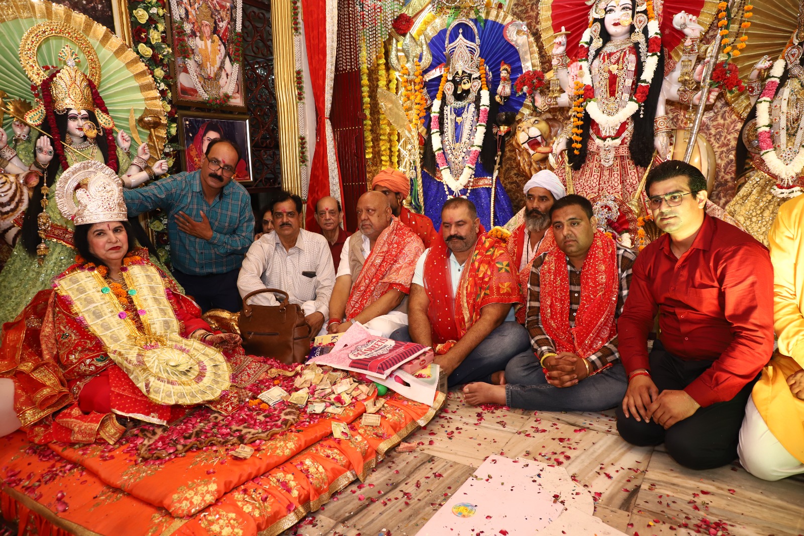 Murti Sathapna Diwas and birth anniversary of Maa Deva Rajrani ji was celebrated with enthusiasm in Rajeshwari Dham.