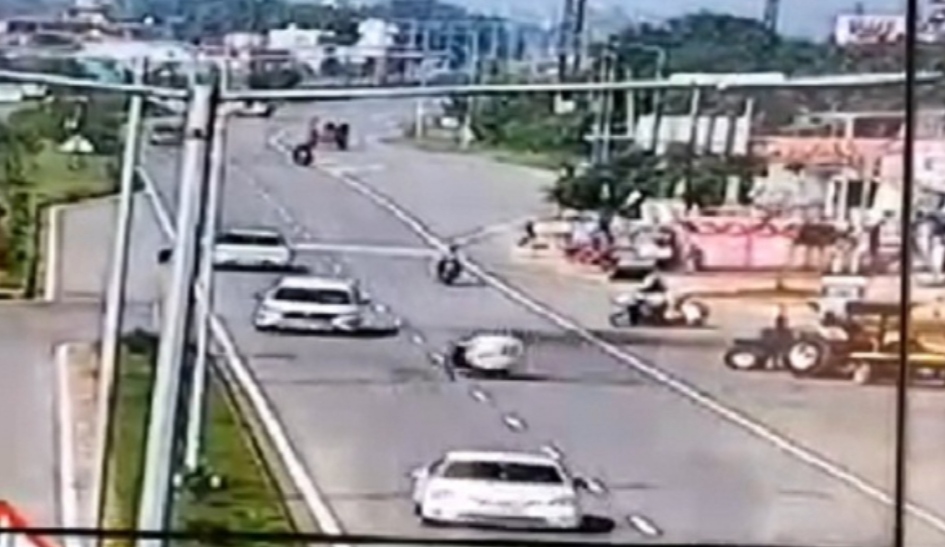 Big news: Scooty collides with Jalandhar MLA's car, one dead in the accident, another seriously injured